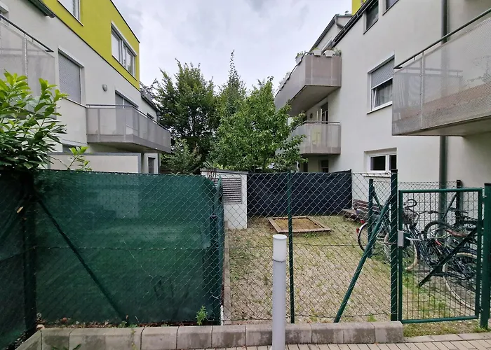 Vienna Danube Garden Apartment 22