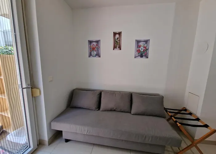 Vienna Danube Garden Apartment 22