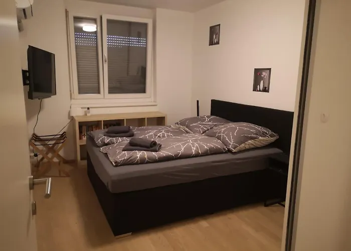 Vienna Danube Garden Apartment 22